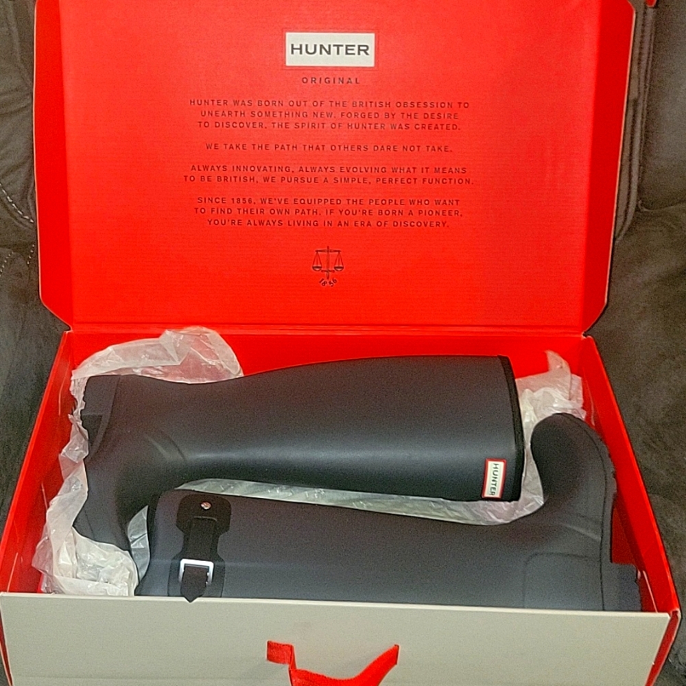 BNIB Women's Hunter rain boots size 9